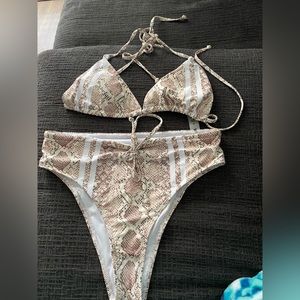 Snakeprint bikini